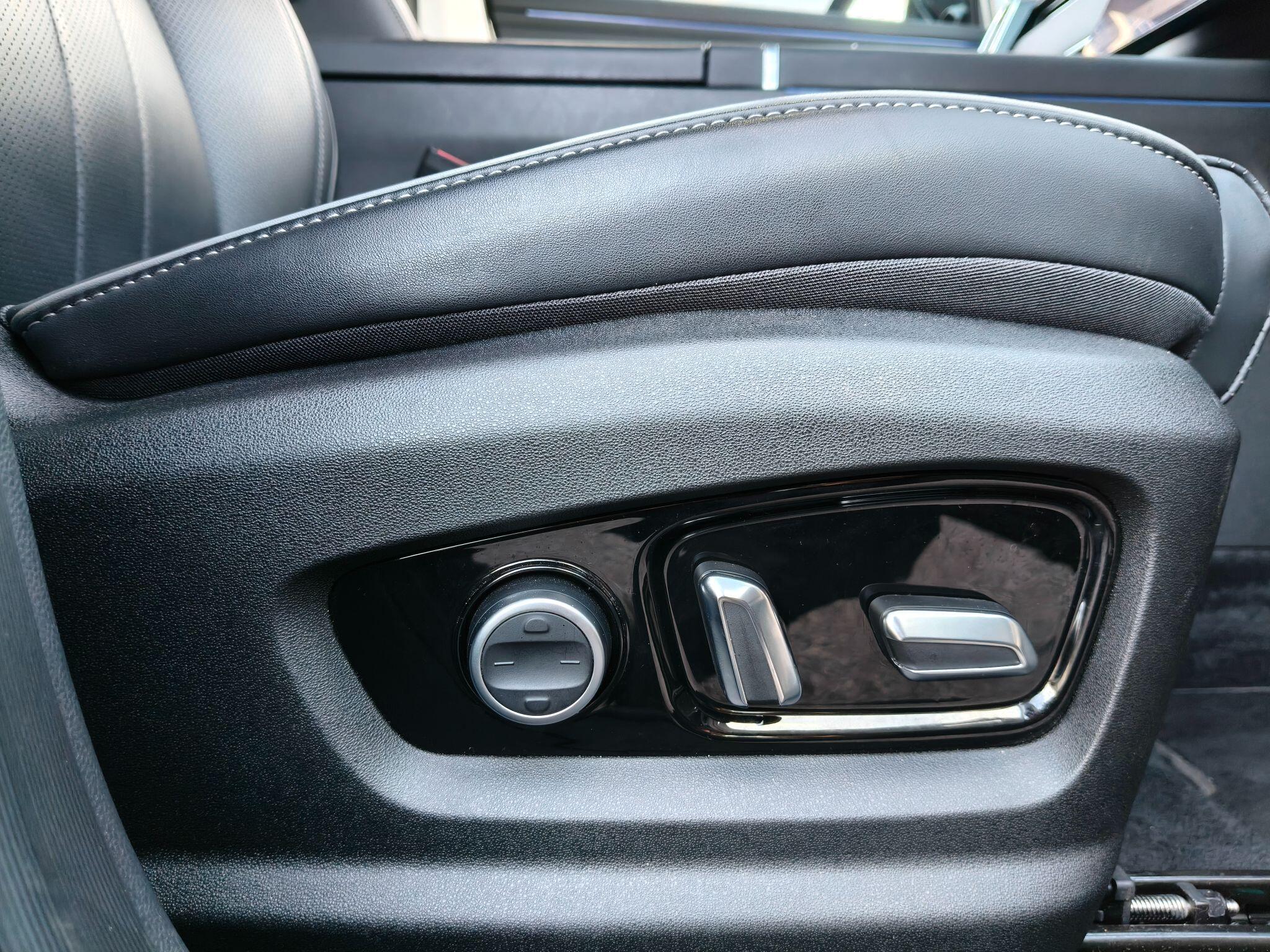 Large vehicle image
